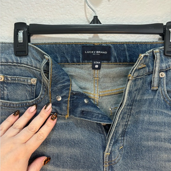 NWT- Lucky Jeans Button Front Mid-Rise Straight Leg Light Wash - Picture 4 of 5